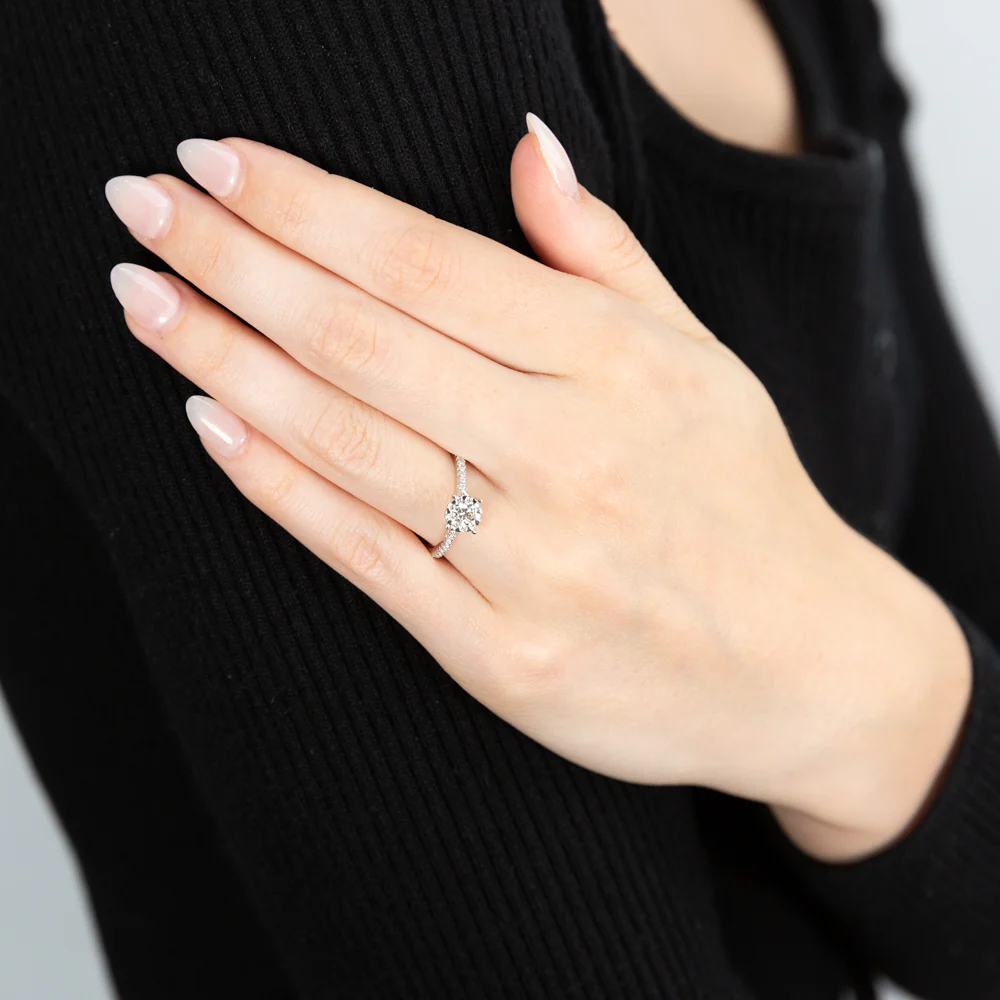 Memoire 18ct White Gold 0.45 Carat Diamond Bouquet Halo Solitaire Ring - Image 4