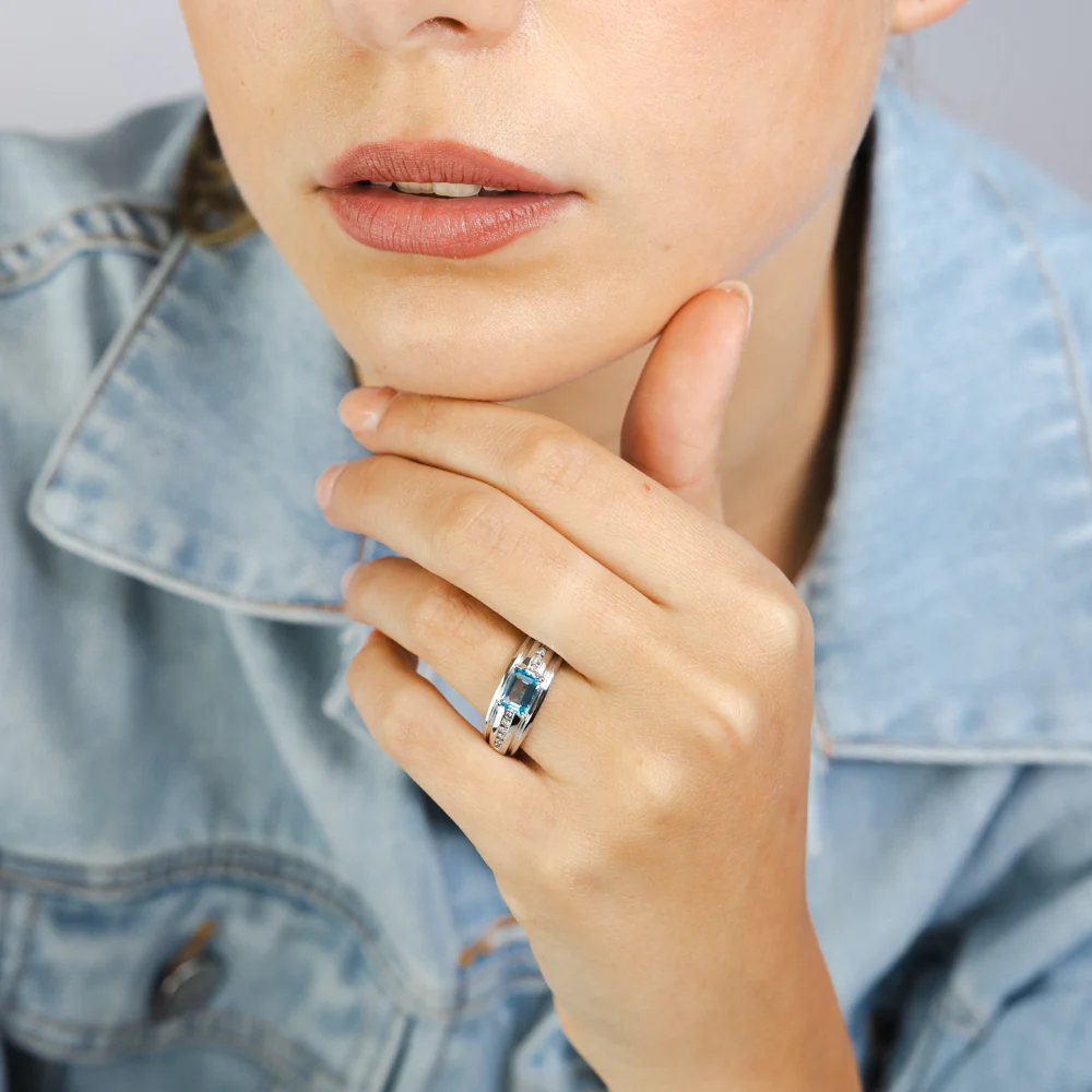 Natural Blue Topaz and 1/6 Carat Diamond Ring in 9ct White Gold - Image 3