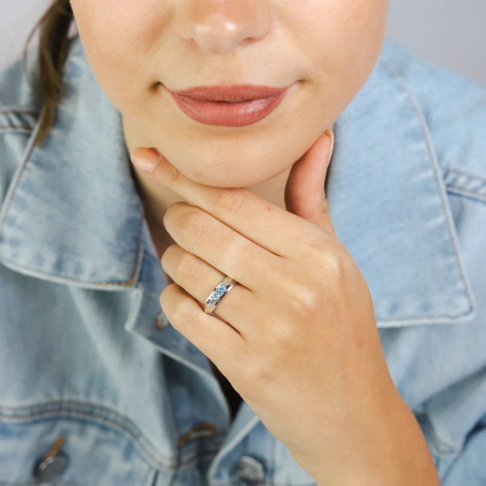 Natural Blue Topaz Ring in 9ct White Gold - Image 3