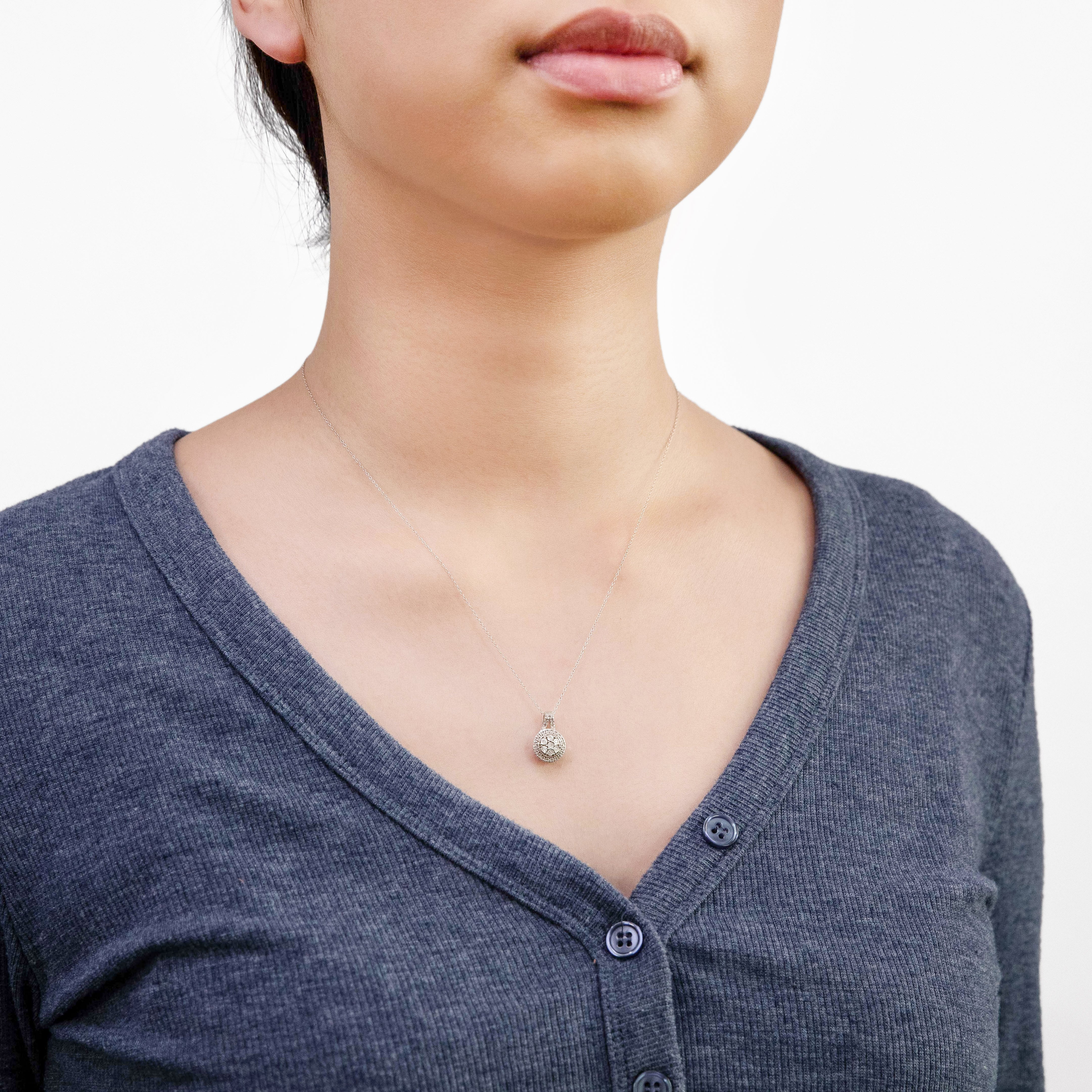 Silver 0.10 Carat Diamond Round Cluster Pendant - Image 2