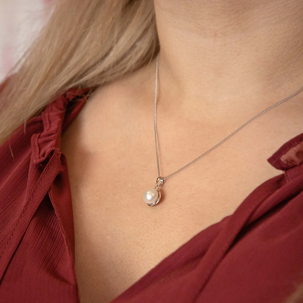 Sterling Silver 8mm White Freshwater Pearl Pendant on 45cm Chain - Image 2