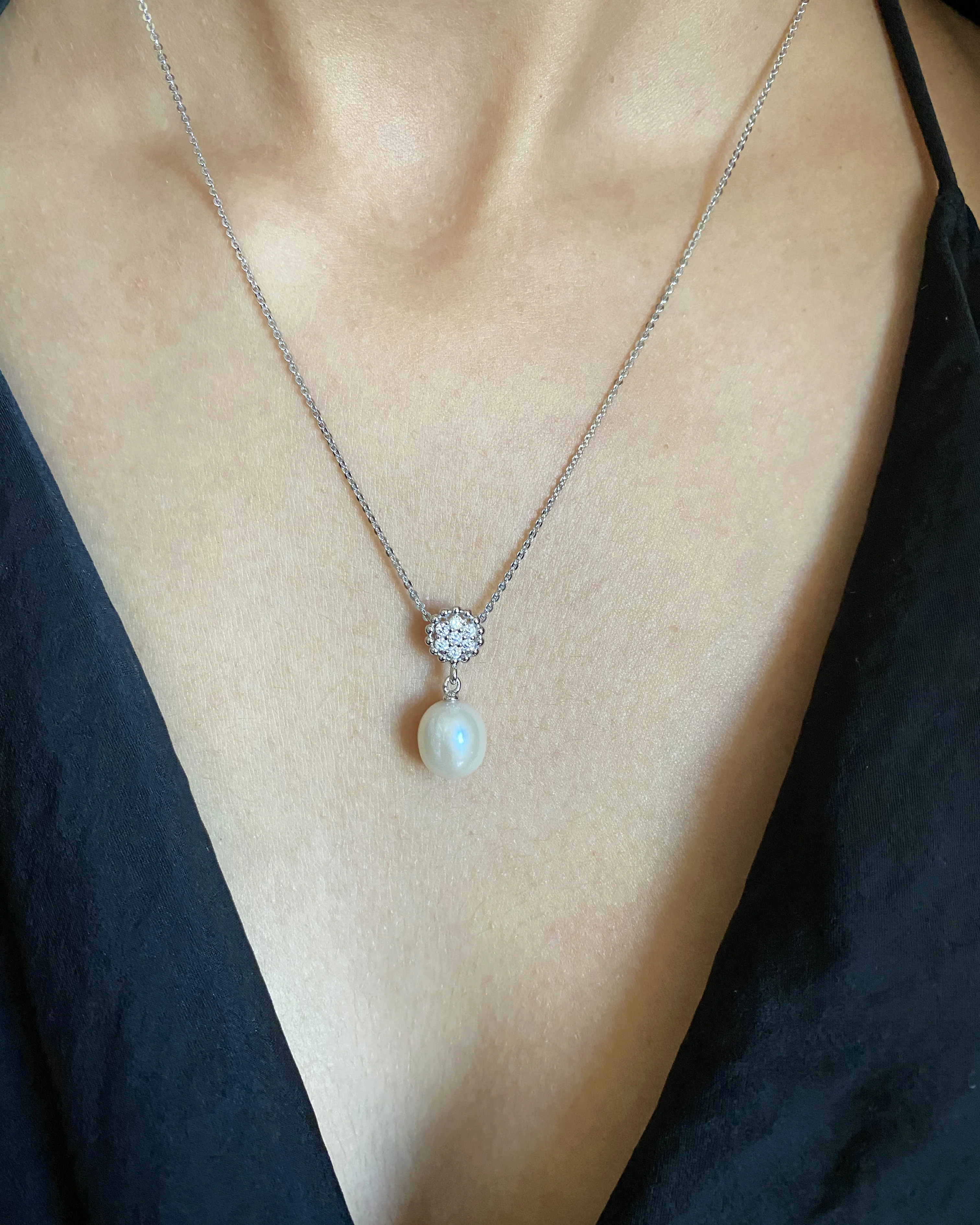 Sterling Silver Freshwater Pearl 8.5-9mm & Zirconia Pendant - Image 2