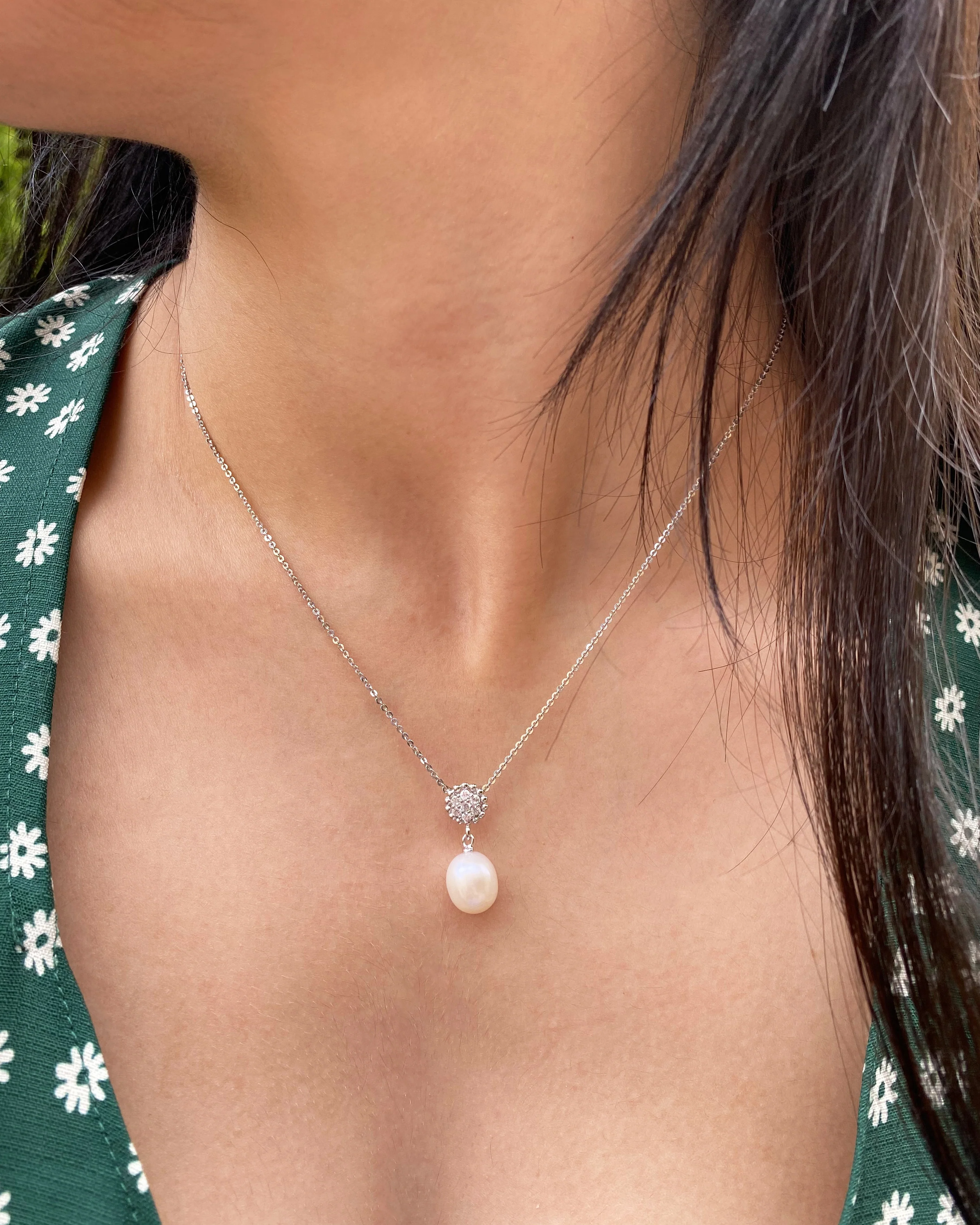 Sterling Silver Freshwater Pearl 8.5-9mm & Zirconia Pendant - Image 3